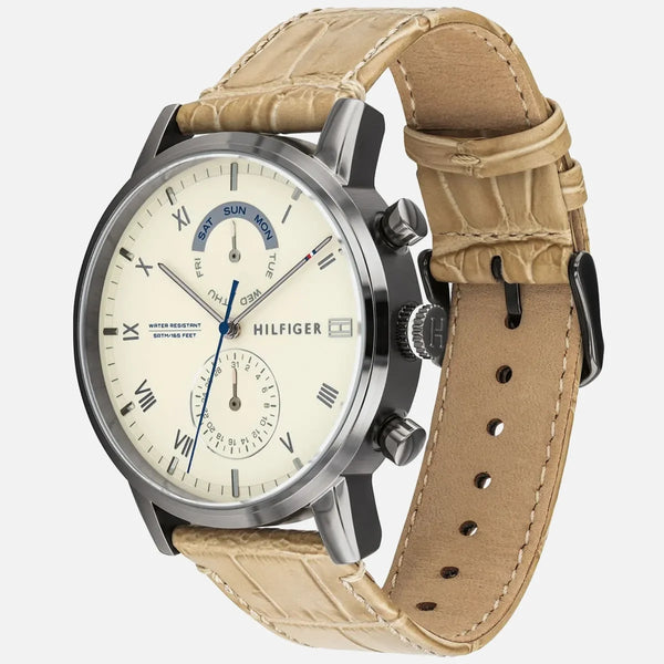 Tommy Hilfiger herreur med beige læderrem og cremefarvet urskive
