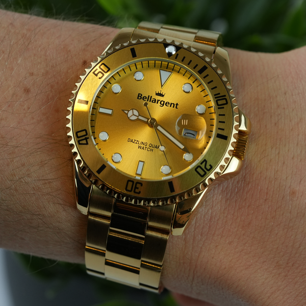 Guldfarvet Bellargent dykkerur med gult urskive på håndled