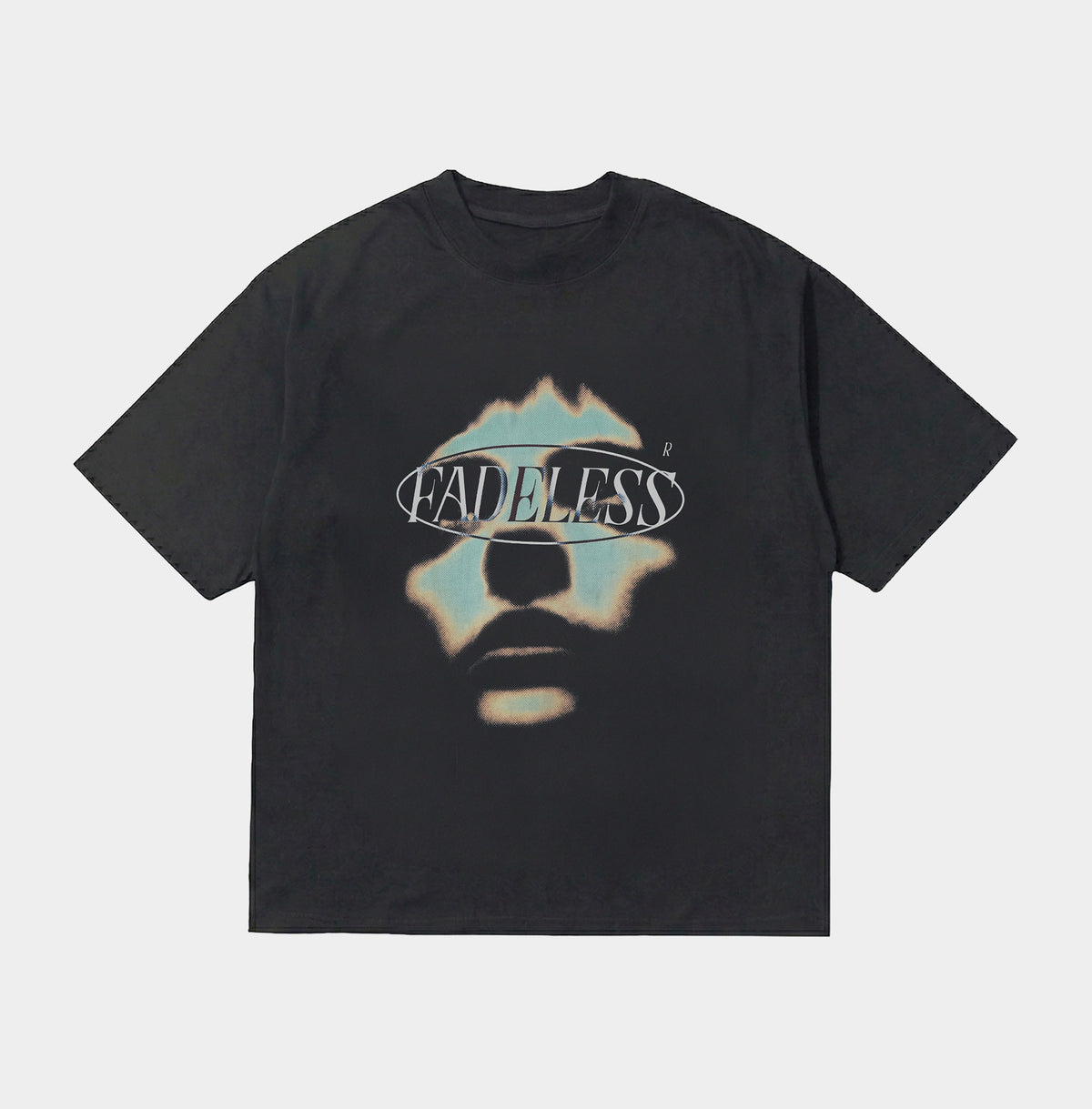 Sort t-shirt med "Fadeless" print og abstrakt ansigt design i pistacie farver