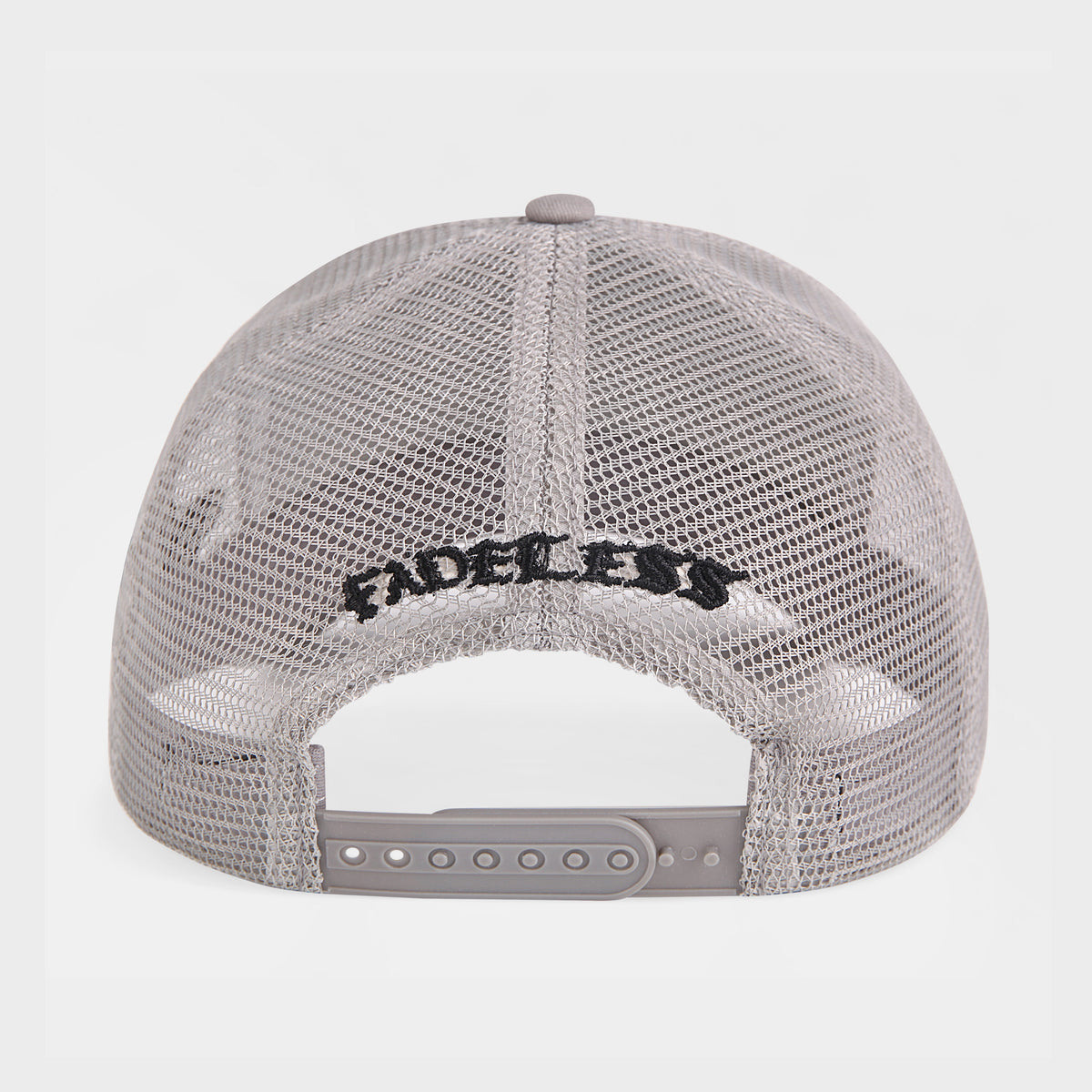 Grå mesh trucker cap set bagfra med justerbar snapback lukning