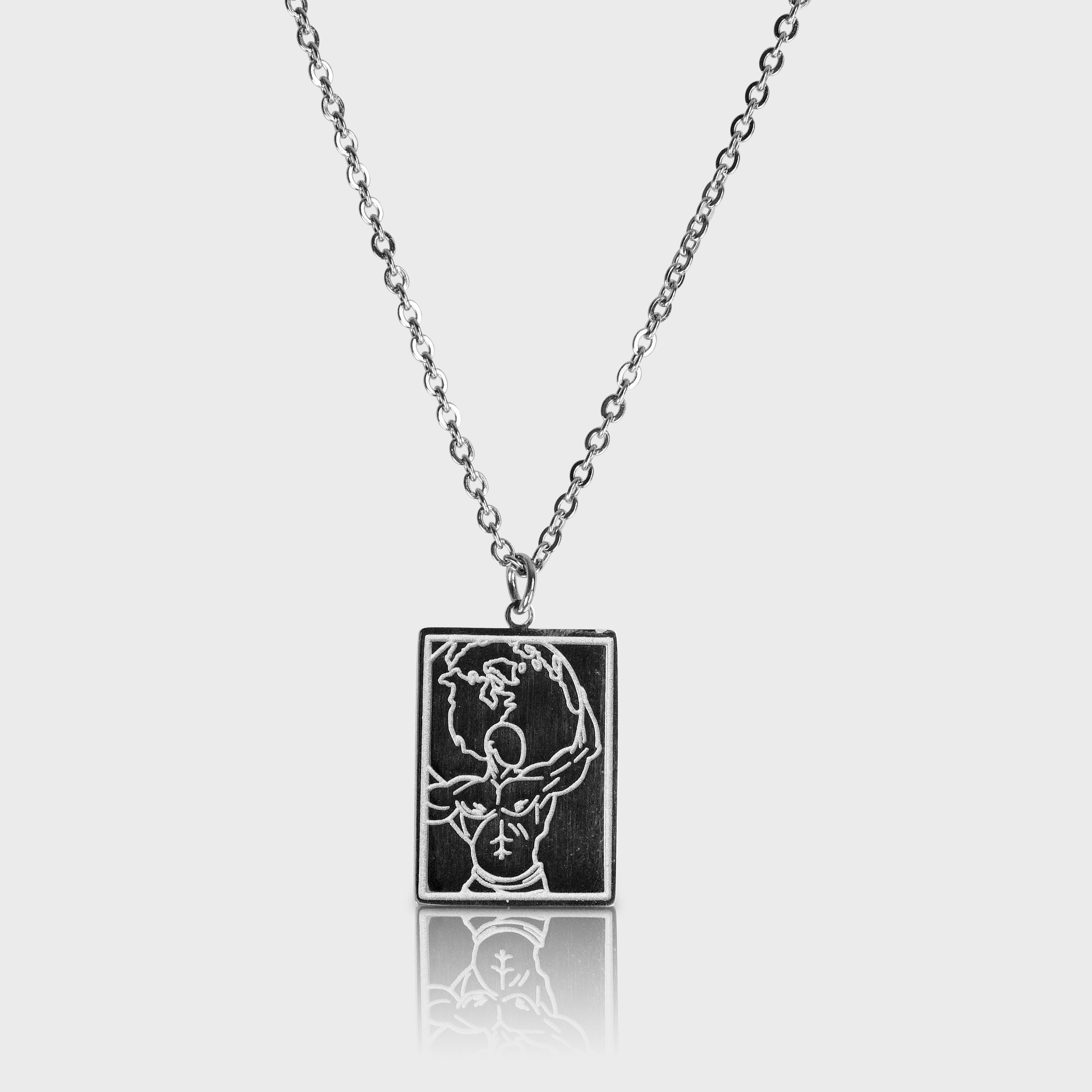 Sølvfarvet halskæde med rektangulært vedhæng med anatomisk hjerte-motiv