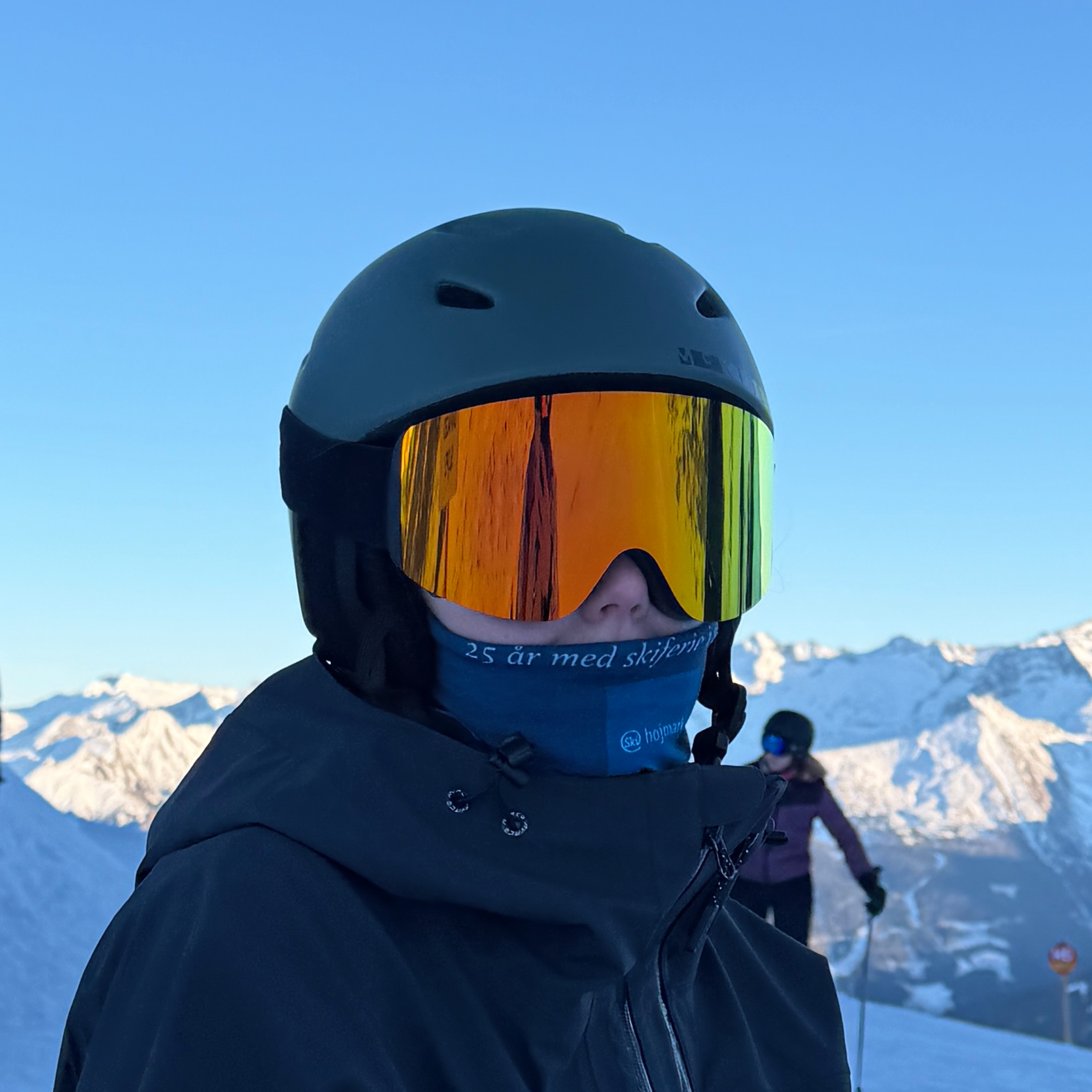 Glaciér skibriller med orange spejlglas på skiløber i bjerge