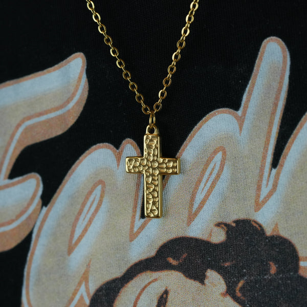 Hammered Cross Necklace – Rustic Cross Pendant in 18K Gold for Men