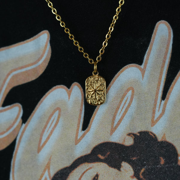 Hammered Sun Necklace – Hammered sun pendant in gold for masculine style