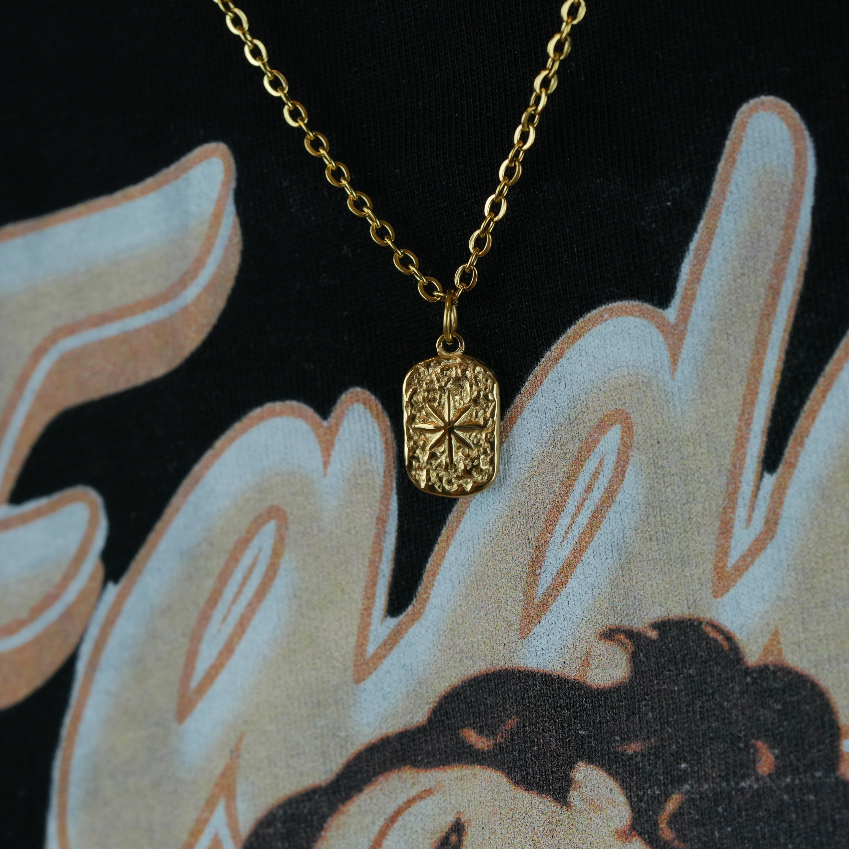 Hammered Sun Necklace – Hammered sun pendant in gold for masculine style