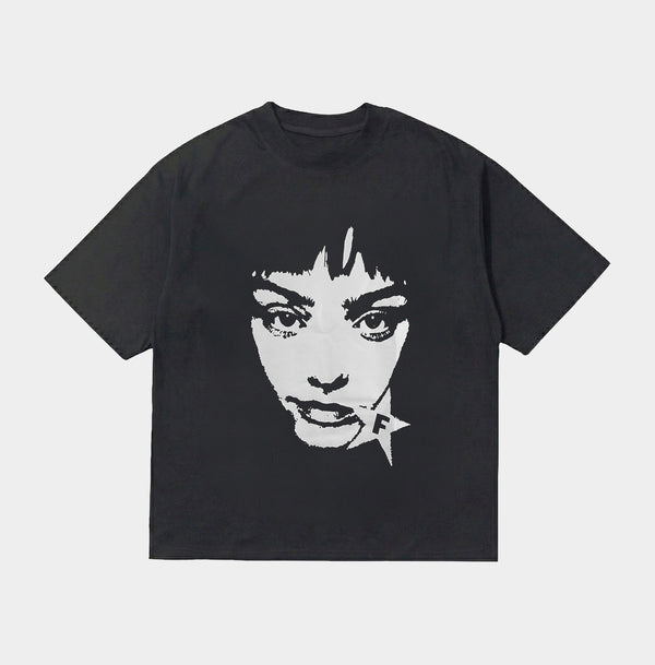 Sort t-shirt med hvidt portrætprint af kvinde og stjerne