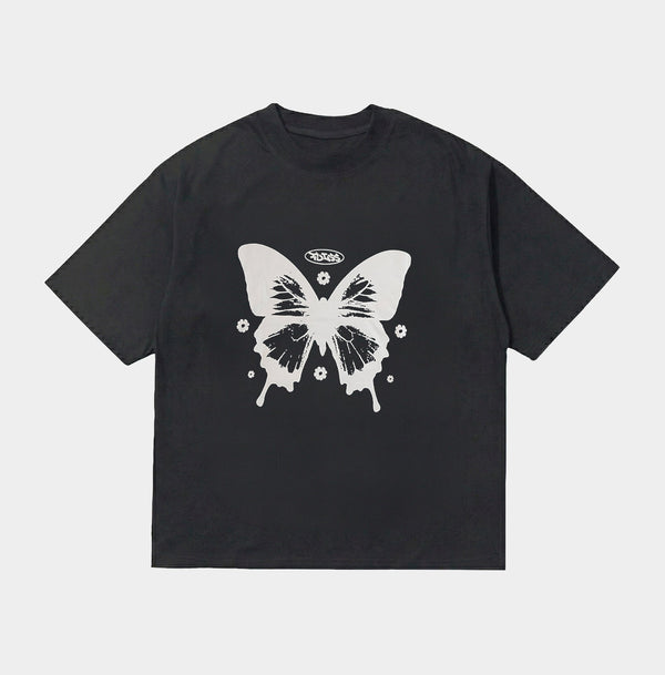 Sort t-shirt med hvidt sommerfugle-print og blomster-design