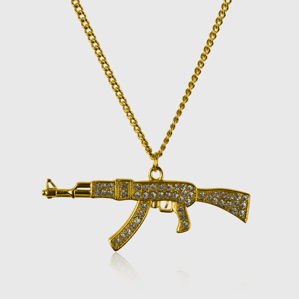 Guldfarvet halskæde med AK-47 vedhæng besat med similisten