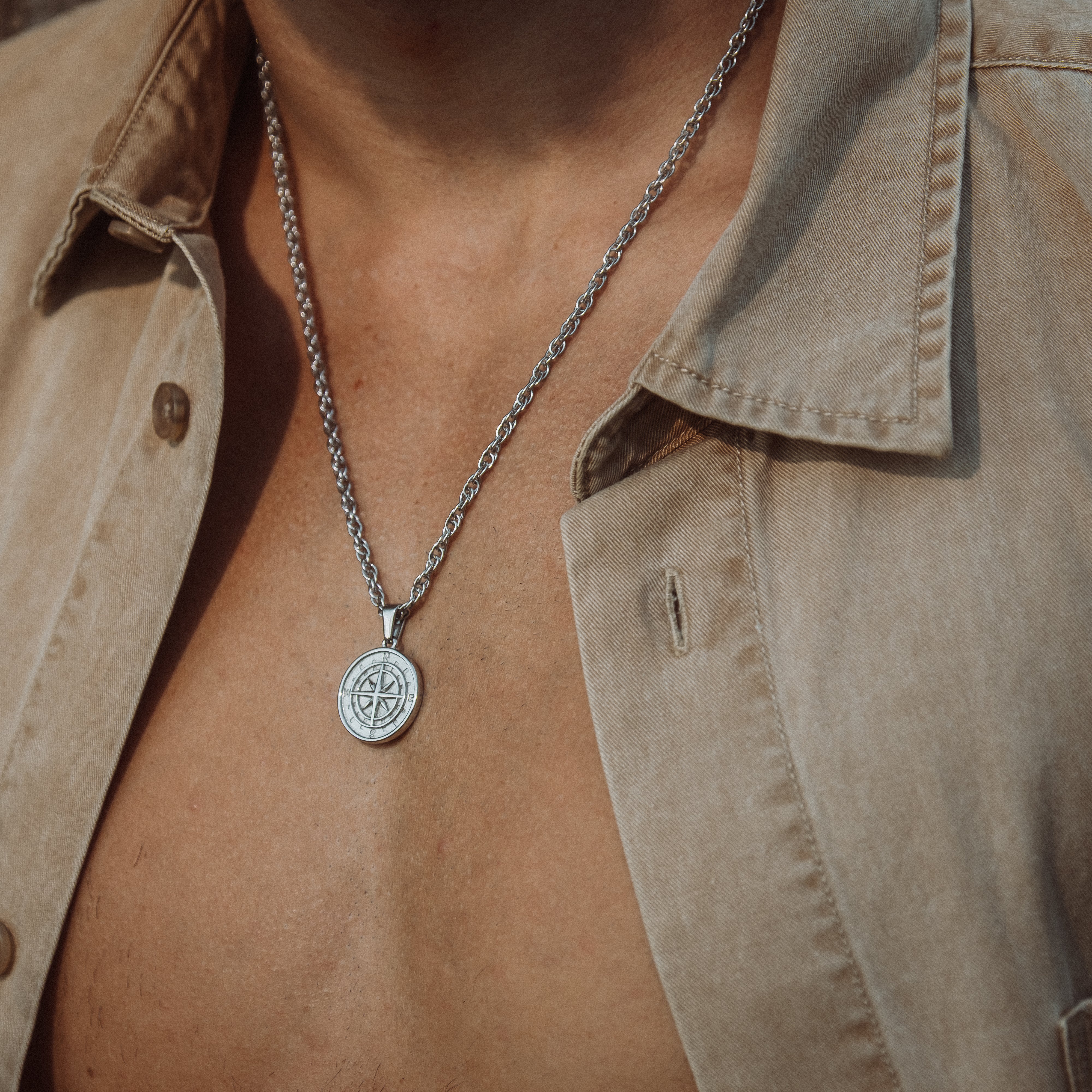 COMPASS NECKLACE - SILVER