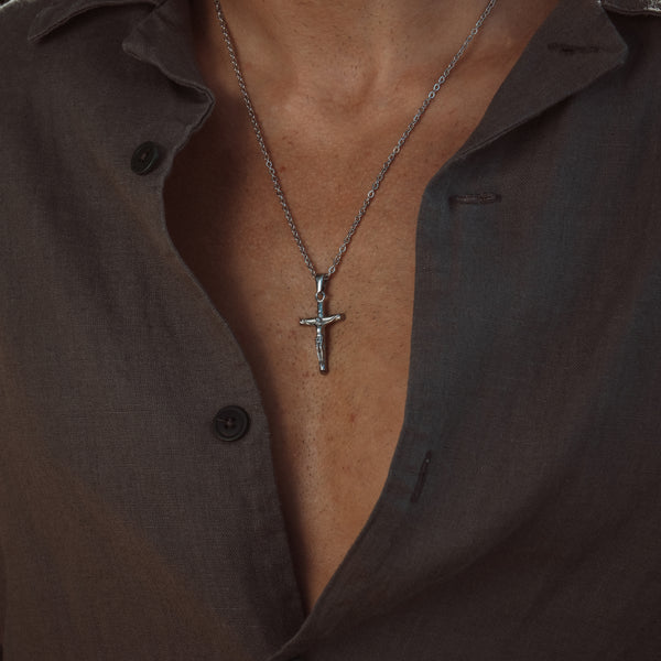 CRUCIFIX NECKLACE - SILVER