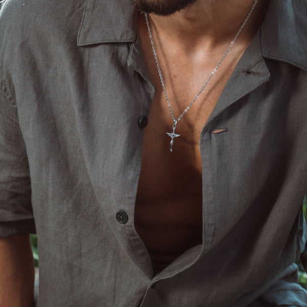 CRUCIFIX NECKLACE - SILVER