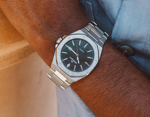 Bellargent Imperium armbåndsur med sort urskive og stållænke på håndled