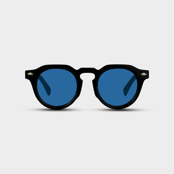 Loui Blow solbriller med sort stel og blå linser set forfra