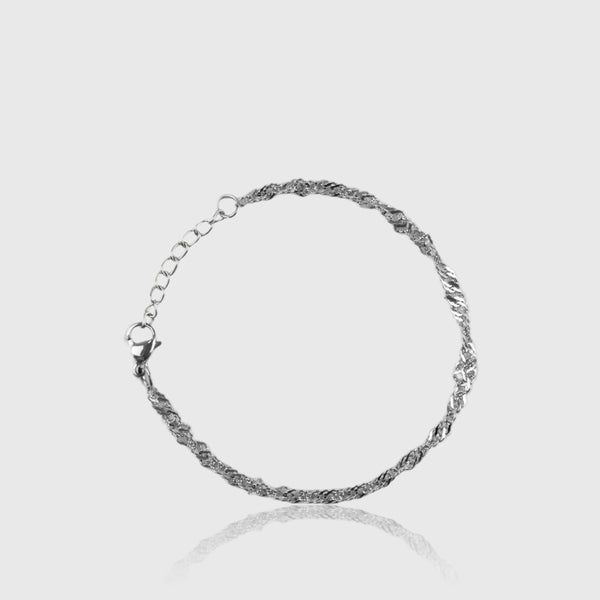 Sølvfarvet snoet armbånd med karbinlås