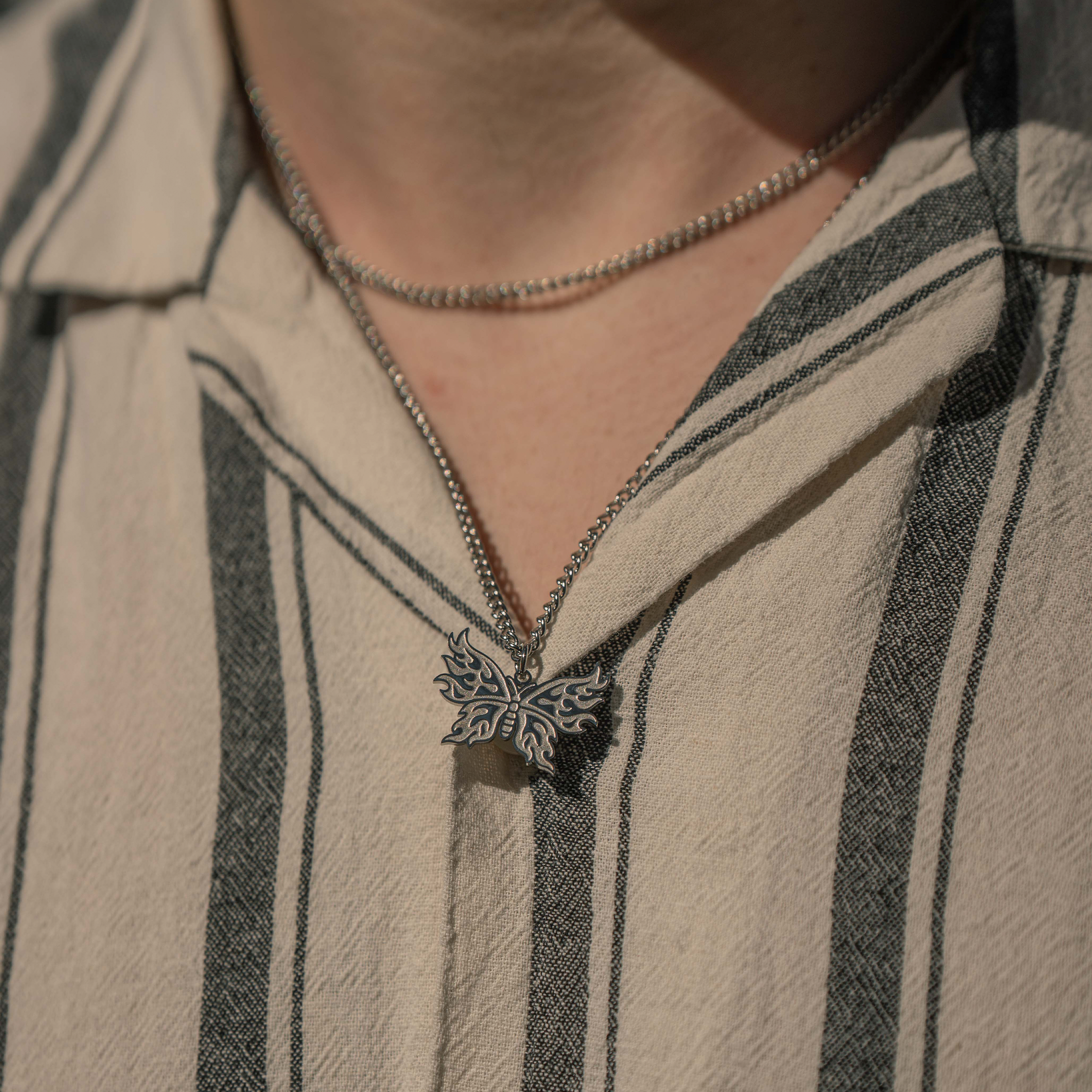 BUTTERFLY NECKLACE - SILVER