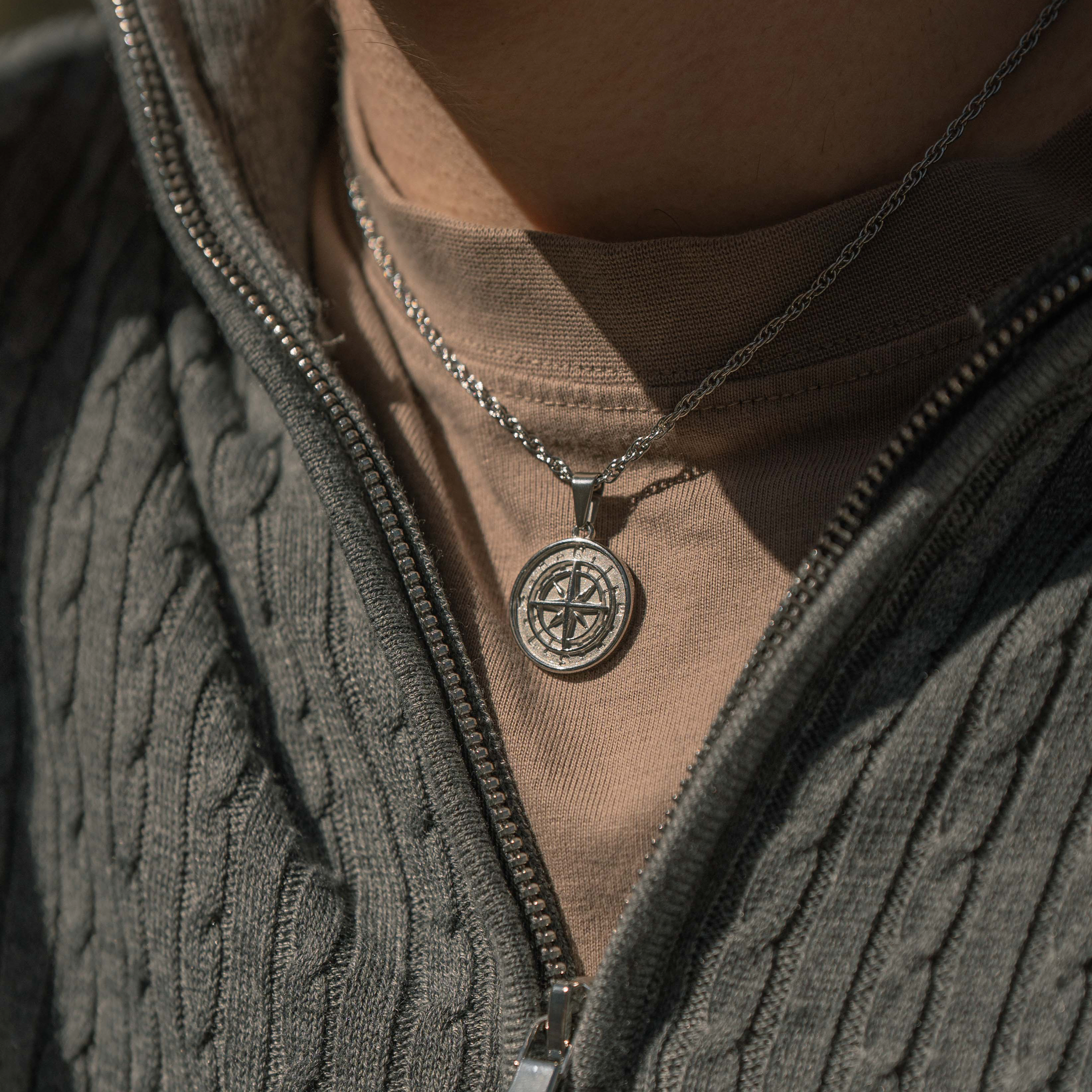 COMPASS NECKLACE - SILVER