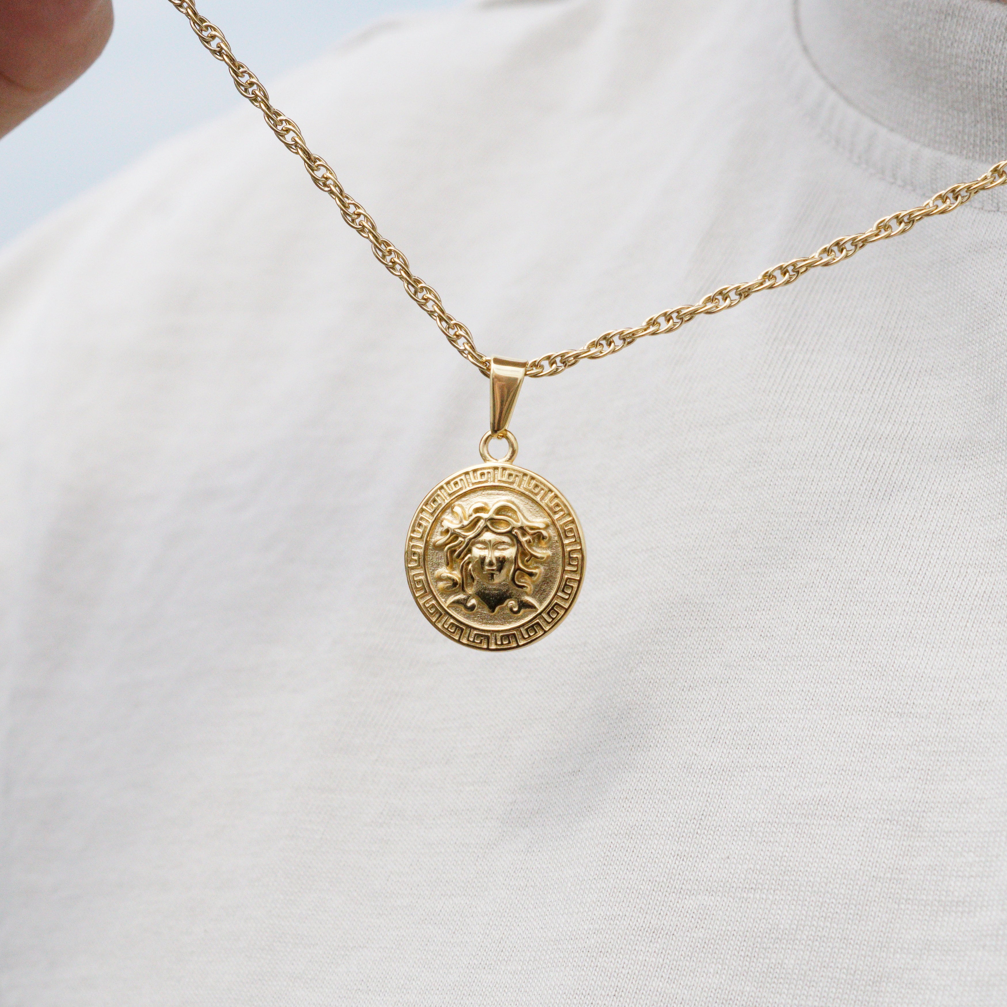 MEDUSA NECKLACE - GOLD