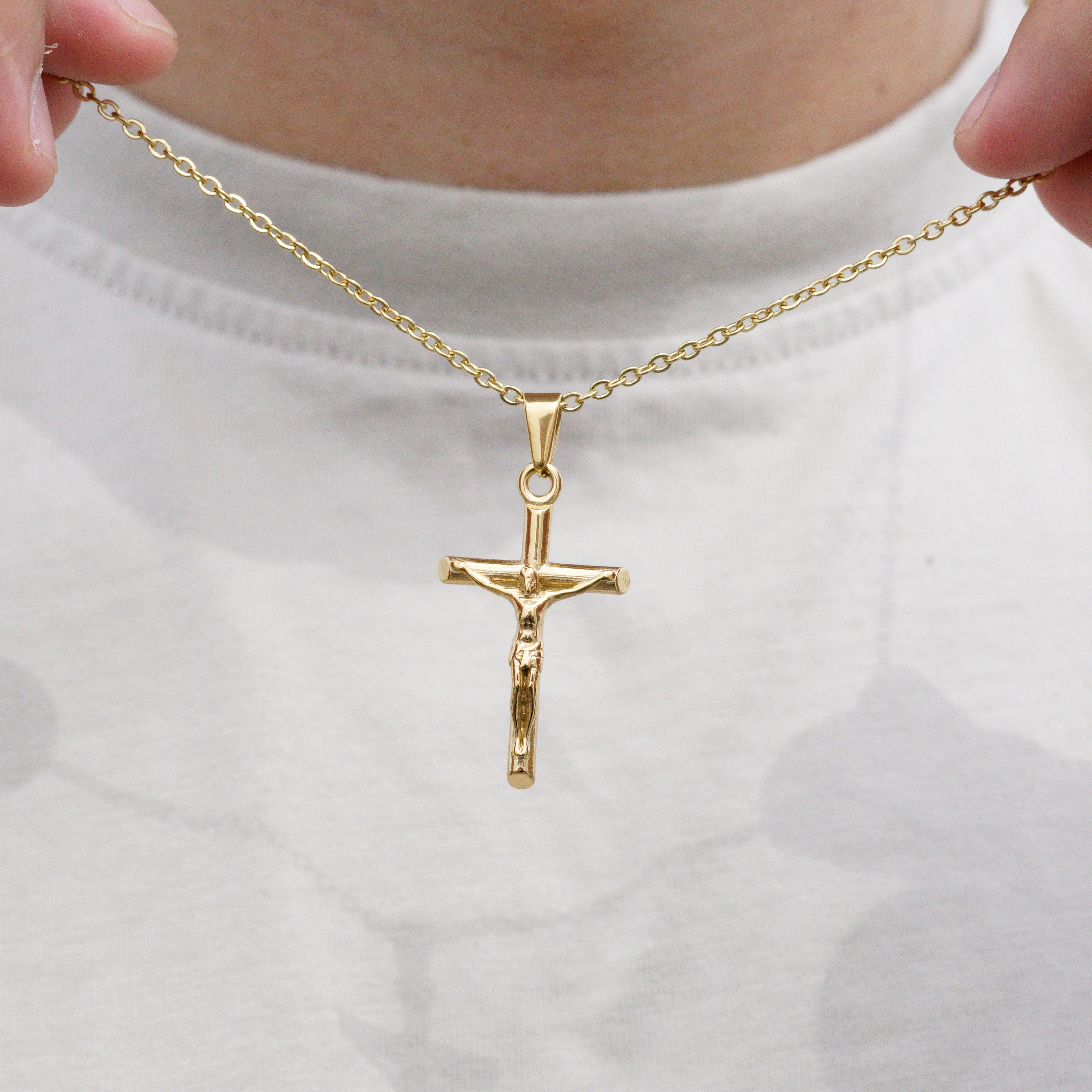 CRUCIFIX NECKLACE - GOLD