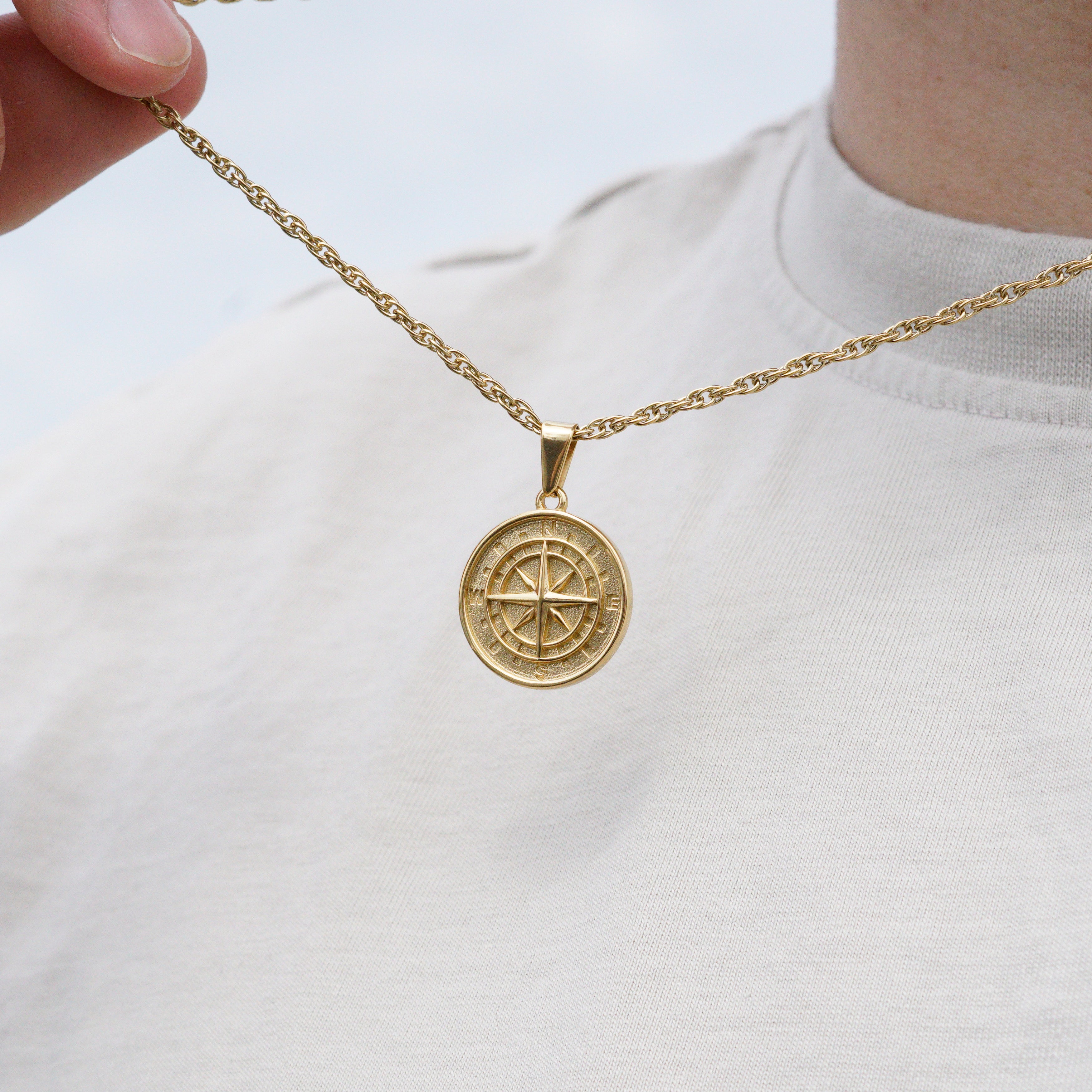 COMPASS NECKLACE - GOLD