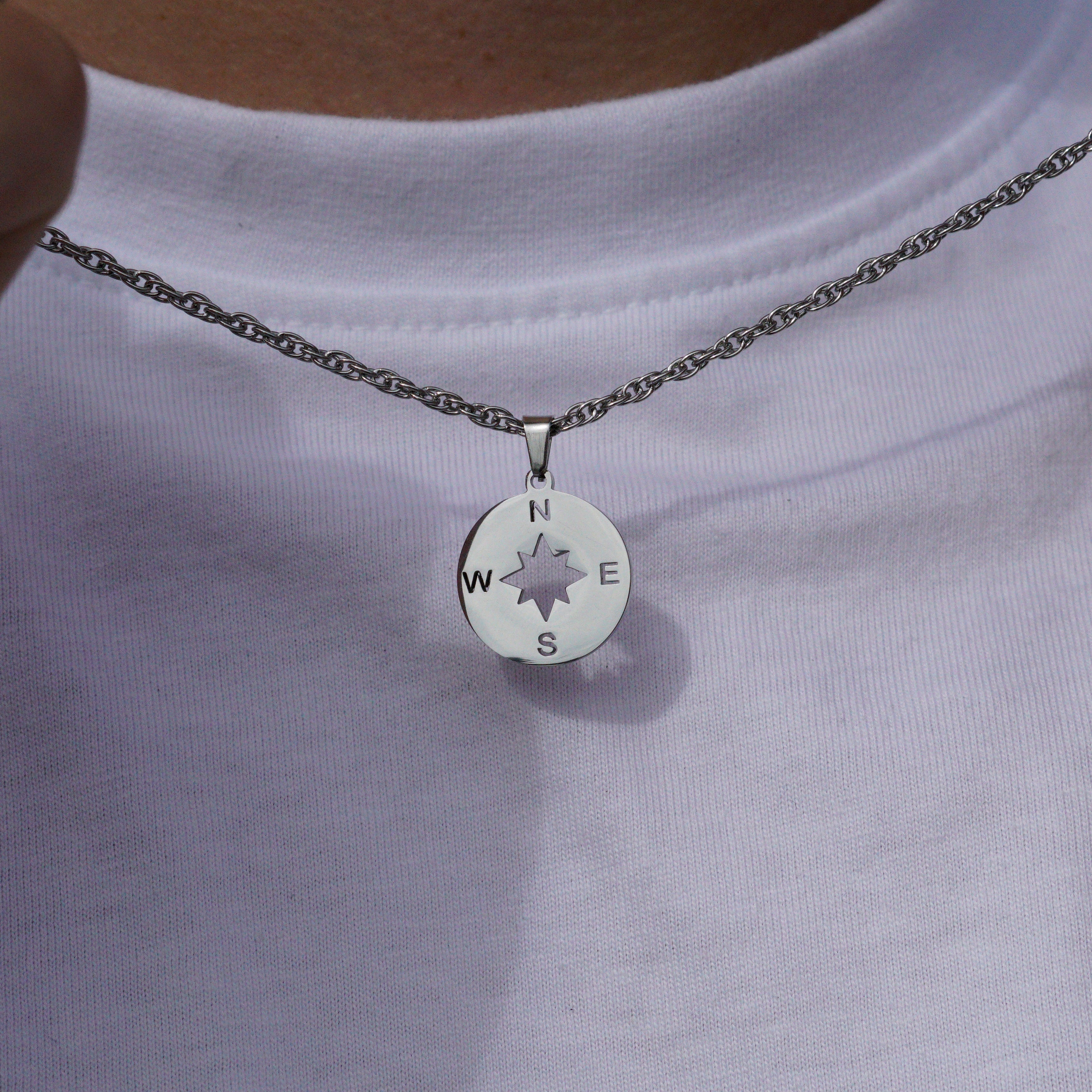 COMPASS 2.0 PENDANT - SILVER TONE