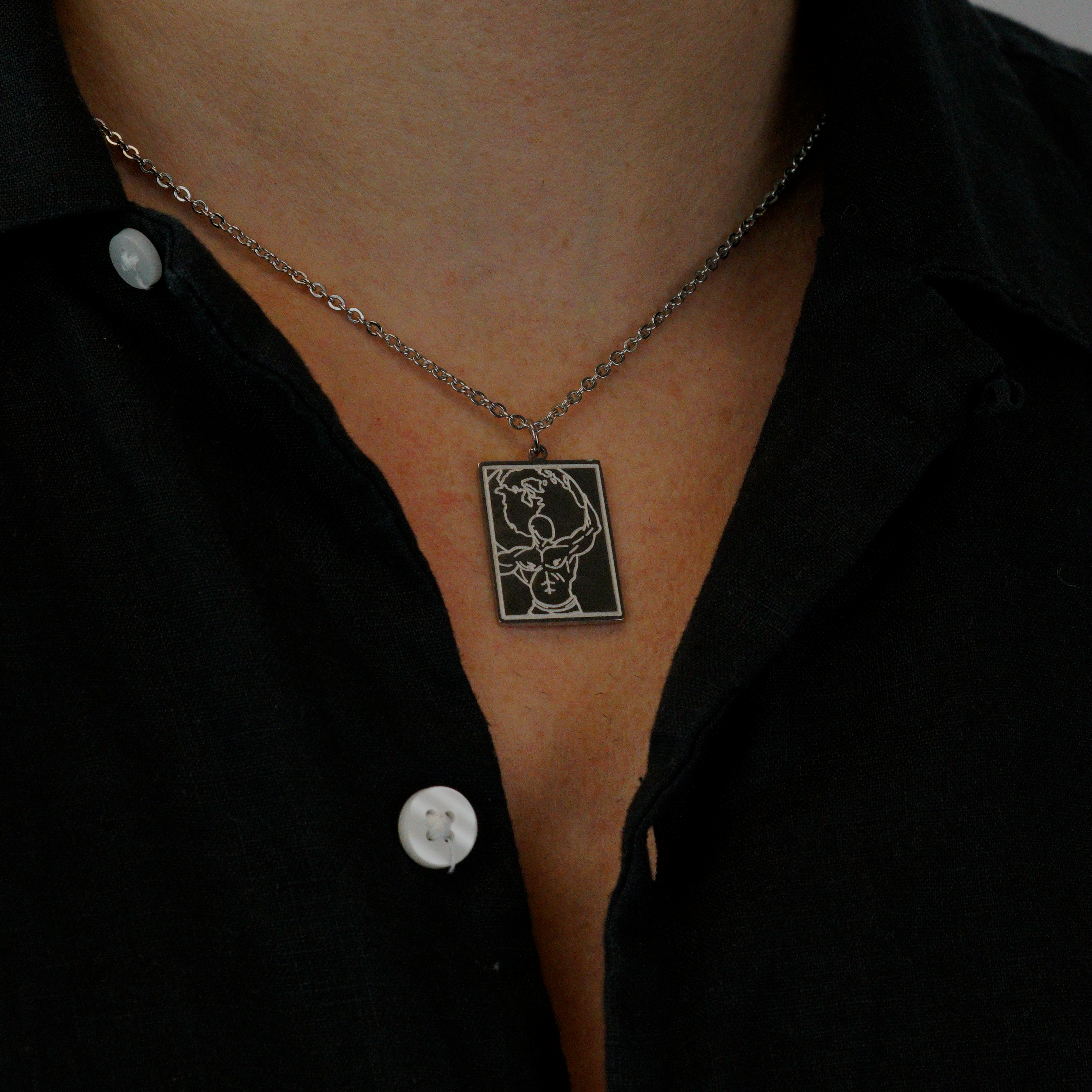 GLOBE NECKLACE - SILVER