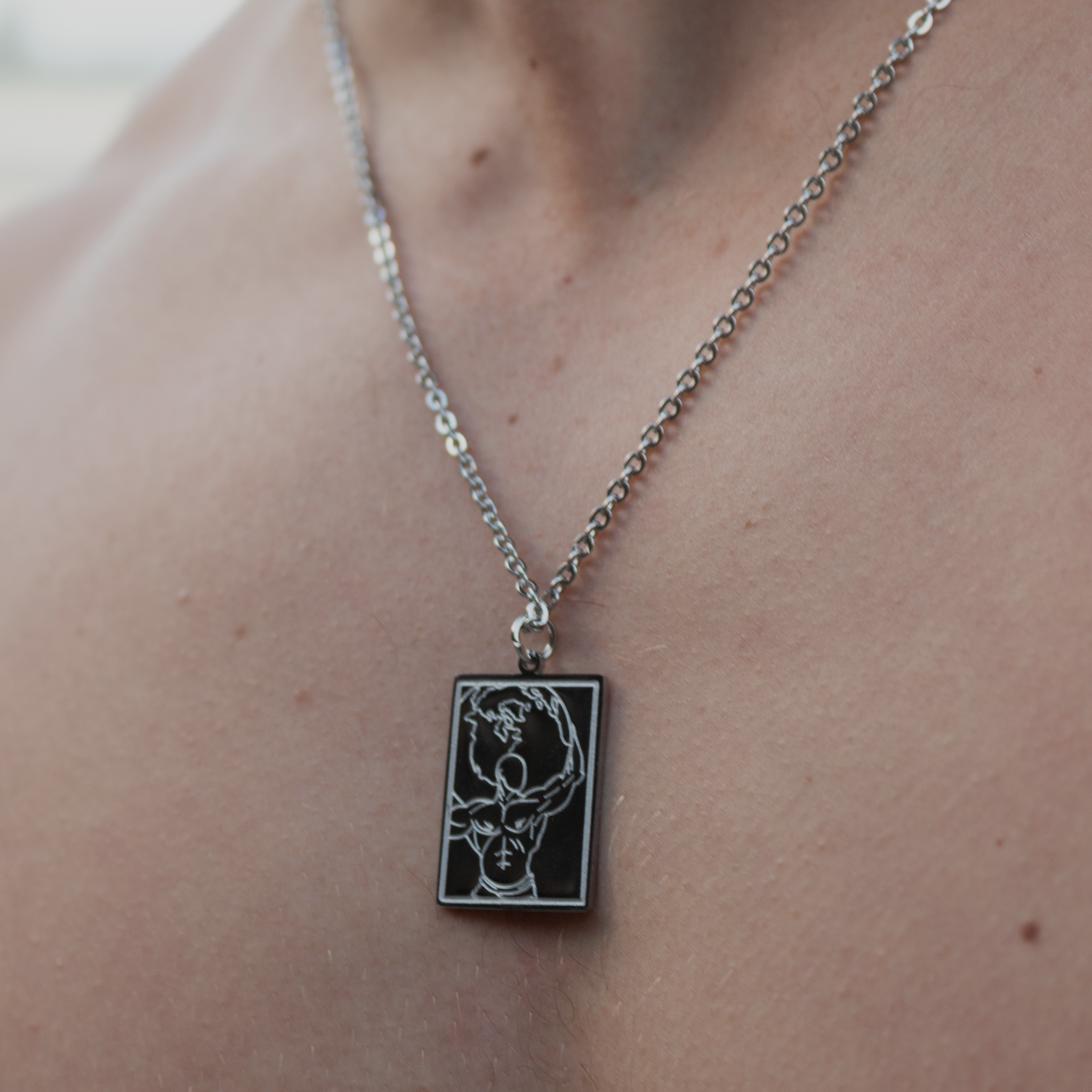 GLOBE NECKLACE - SILVER