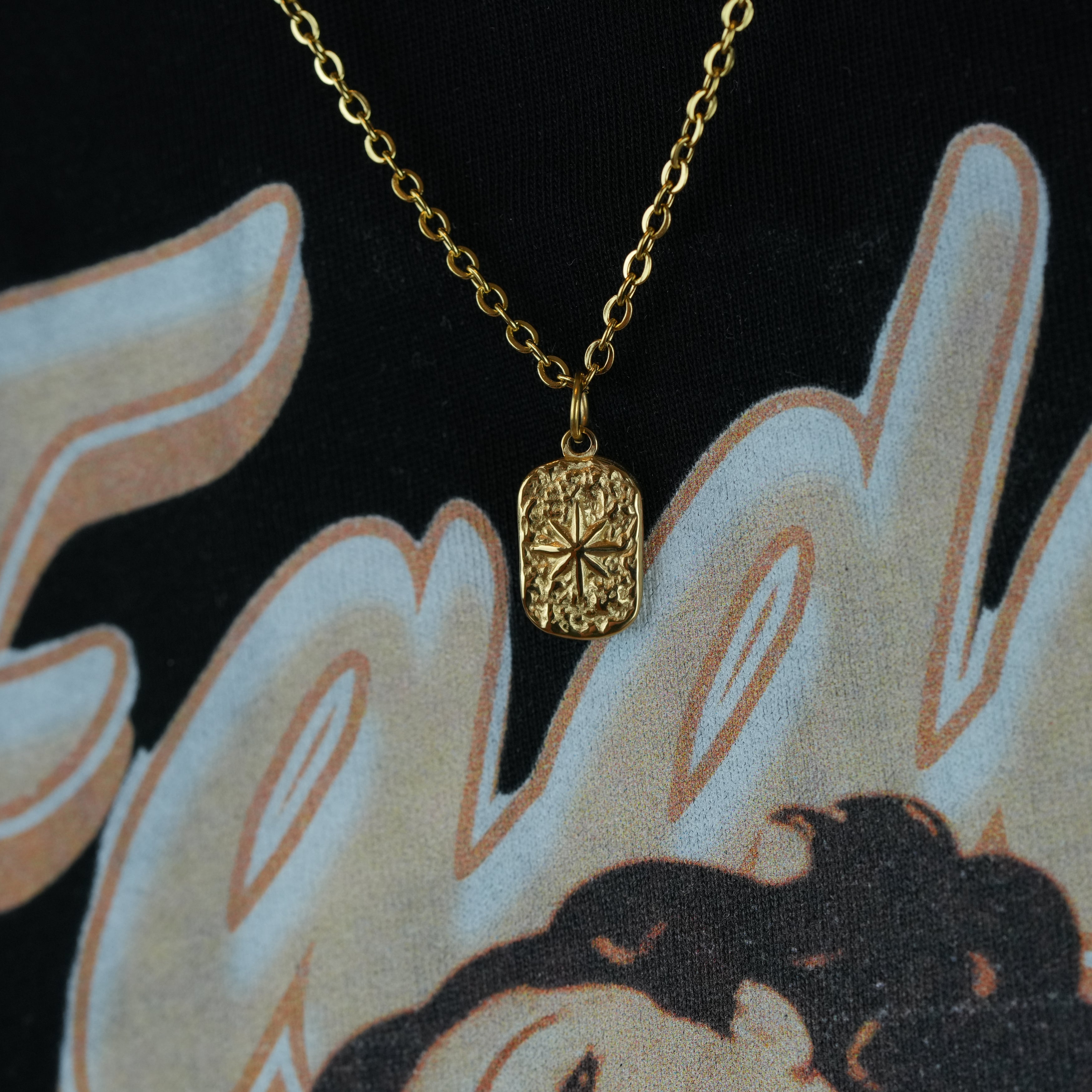 Hammered Sun Necklace – Hammered sun pendant in gold for masculine style