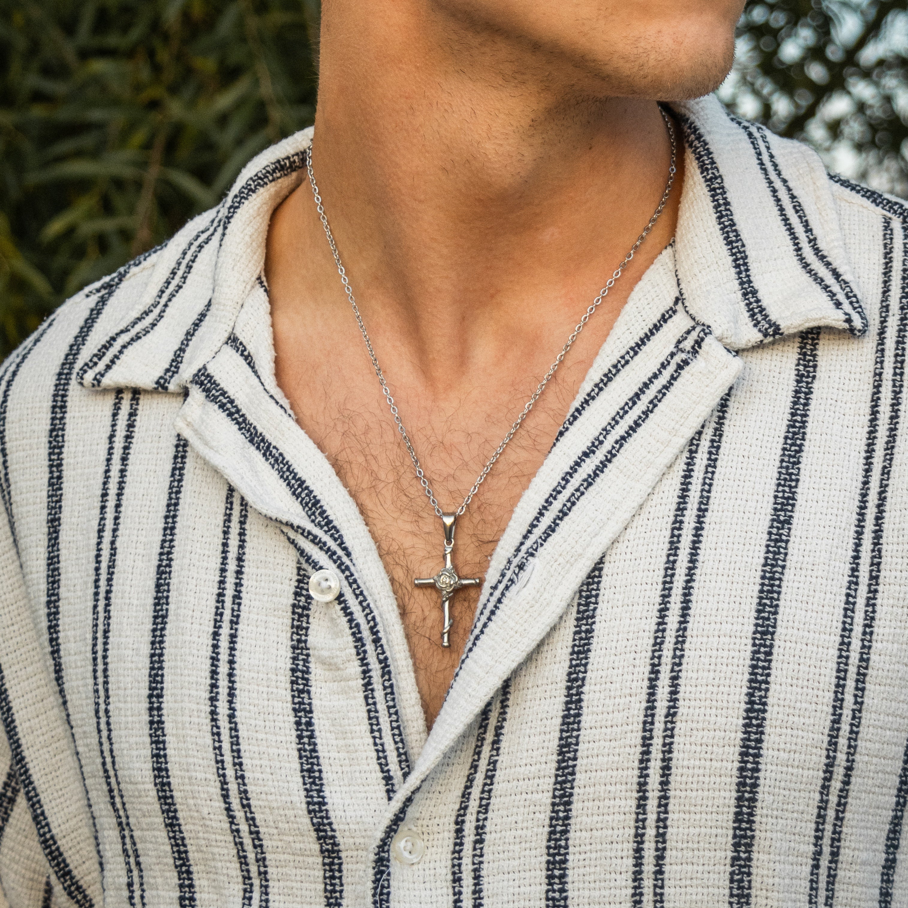 ROSE CROSS NECKLACE - SILVER